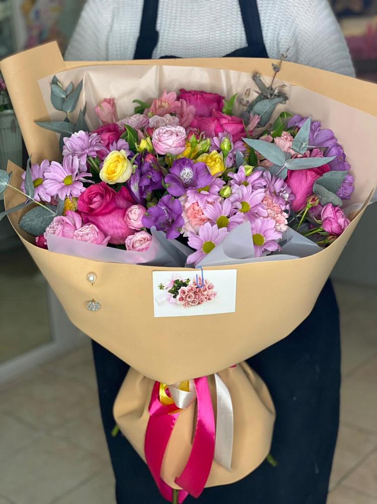 Букет цветов из: Хризантемы, Гвоздики и Альстромерии в Черемушки