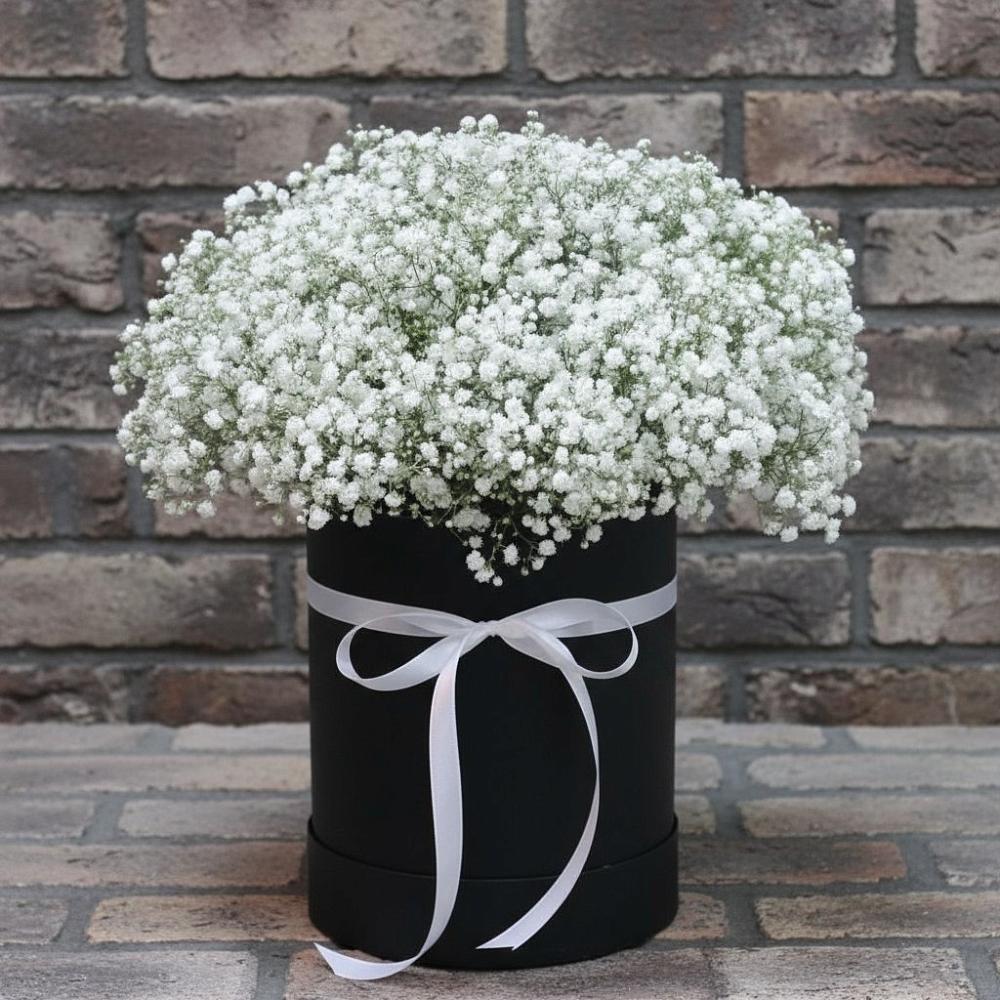 Цветочная композиция из Гипсофила в шляпной коробке в Черемушки