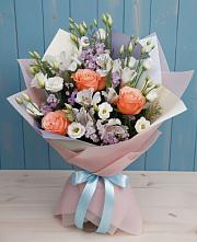 Букет цветов из:  Лизиантусы, Розы, Альстромерии и Гипсофила в Черемушки