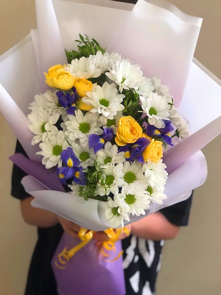 Букет цветов из: Ирисы, Хризантемы и Розы в Черемушки