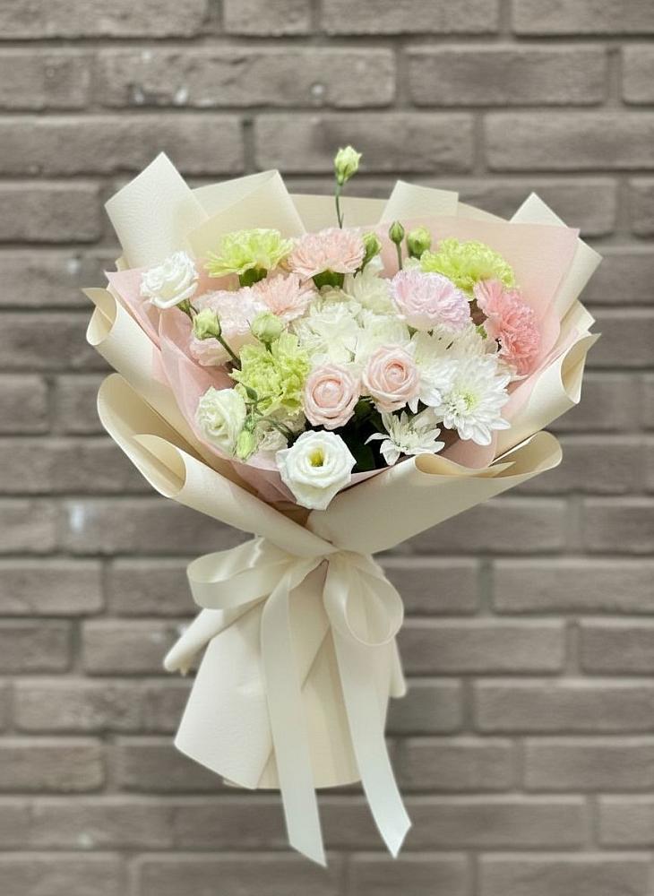 Букет цветов из: Гвоздики, Розы, Лизиантусы и Хризантемы в Черемушки