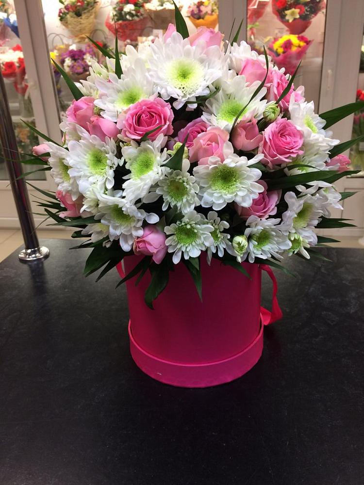 Цветочная композиция из Розы и Хризантемы в шляпной коробке в Черемушки