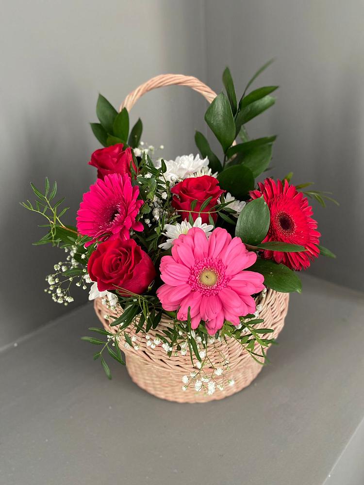 Цветочная композиция из Розы, Хризантемы и Герберы в корзине в Черемушки