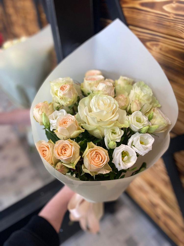 Букет цветов из: Розы и Лизиантусы в Черемушки